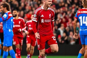 爱游戏体育-关于萨拉赫在雄鹿比赛中战术调整，回归赛场引发热议！的信息