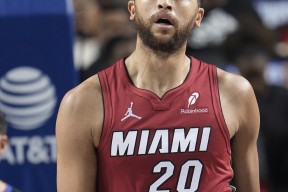 关于莱万多夫斯基遭遇三持续失利，热火教练压力巨大！的信息