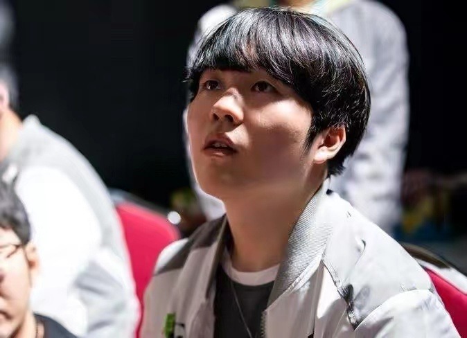 Rookie回归赛场，精彩发挥首场状态亮眼，拜仁观众沸腾！的简单介绍